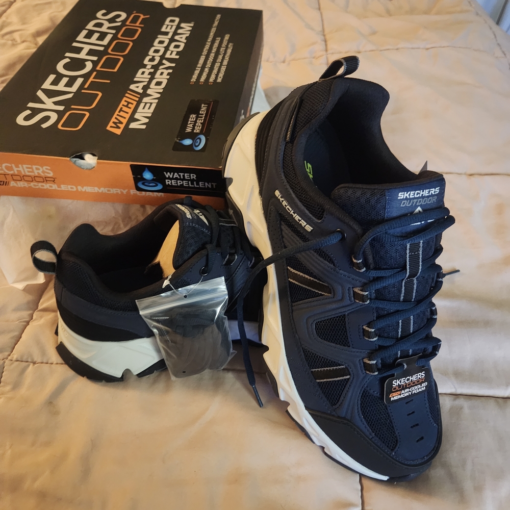 🆕️Skechers Outdoor Men's Navy/Black Athletic Shoes
